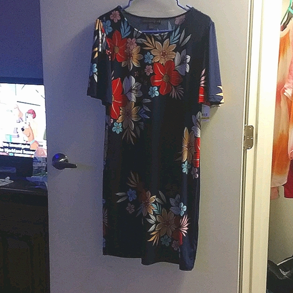 Alexandra + oak straight dress(Flowers on it)